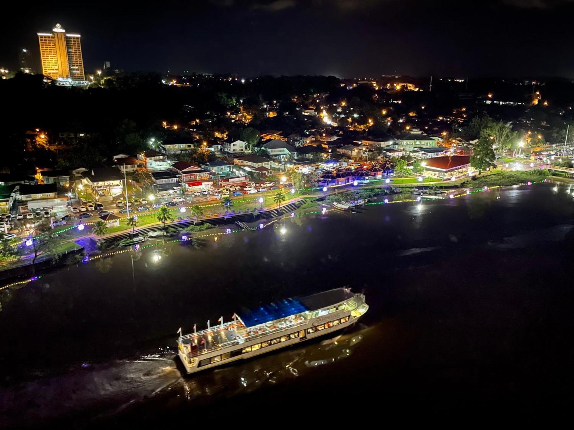 Kuching City Center Riverbank Suites With Marvelous River View Εξωτερικό φωτογραφία