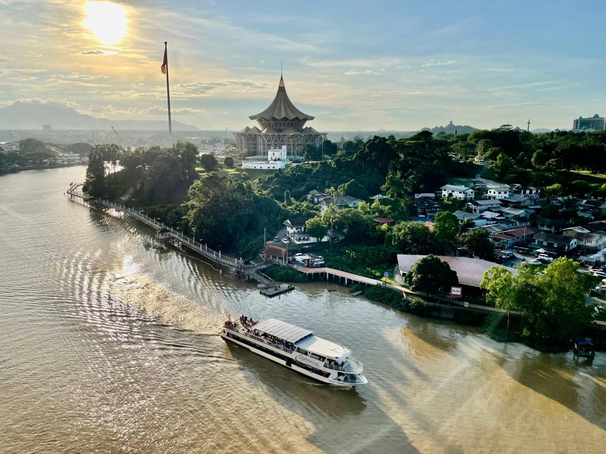 Kuching City Center Riverbank Suites With Marvelous River View Εξωτερικό φωτογραφία