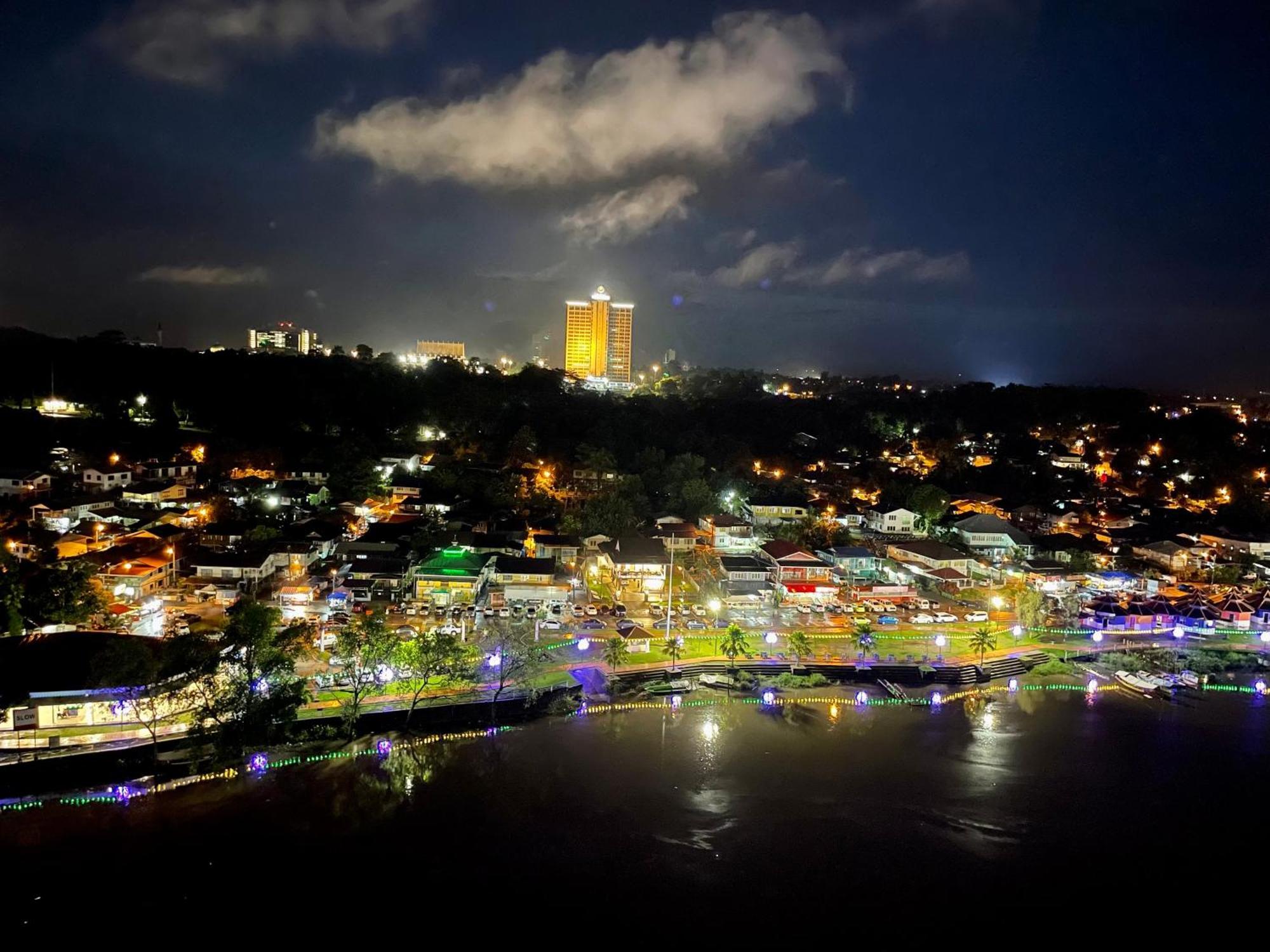 Kuching City Center Riverbank Suites With Marvelous River View Εξωτερικό φωτογραφία