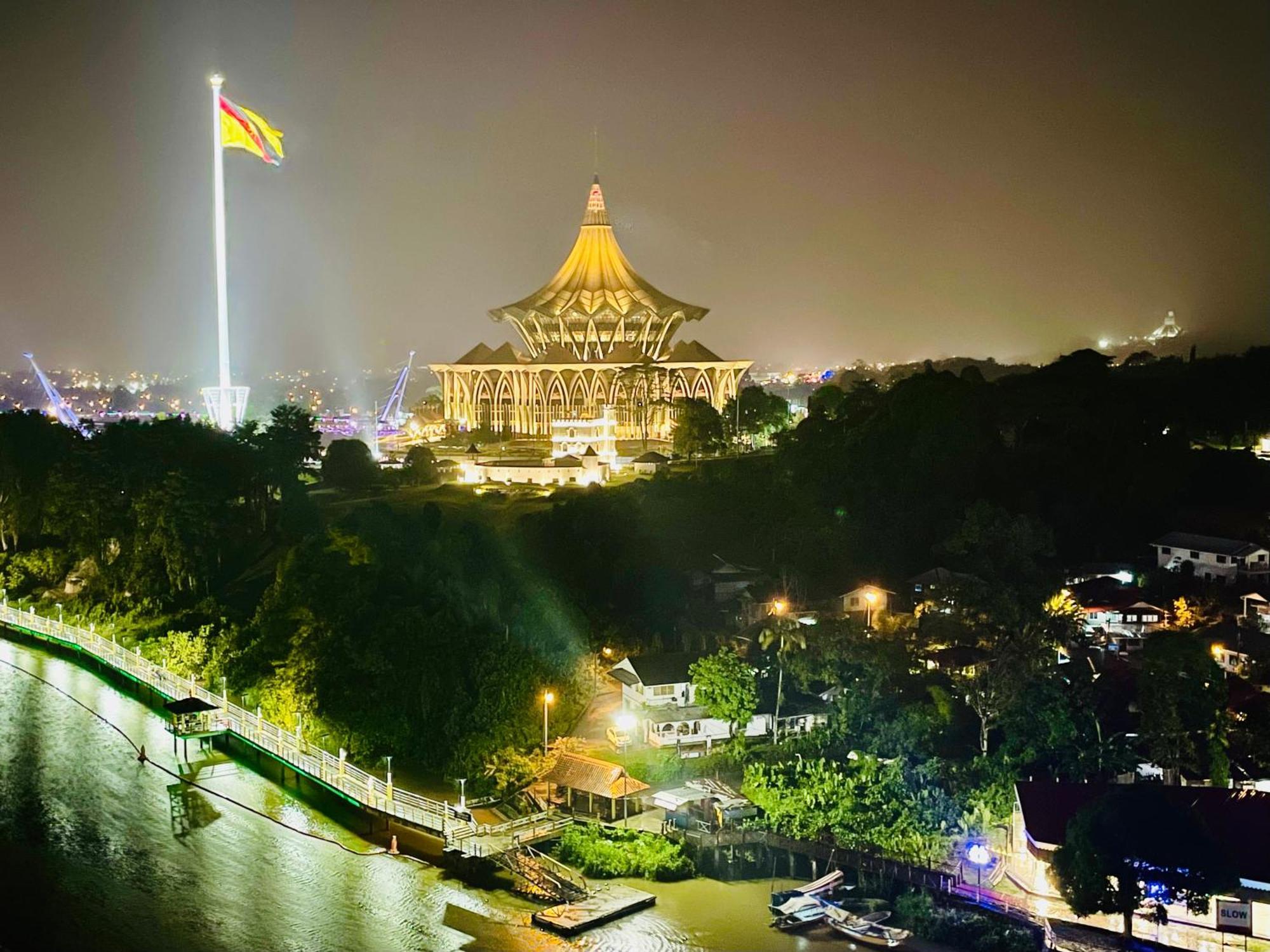 Kuching City Center Riverbank Suites With Marvelous River View Εξωτερικό φωτογραφία