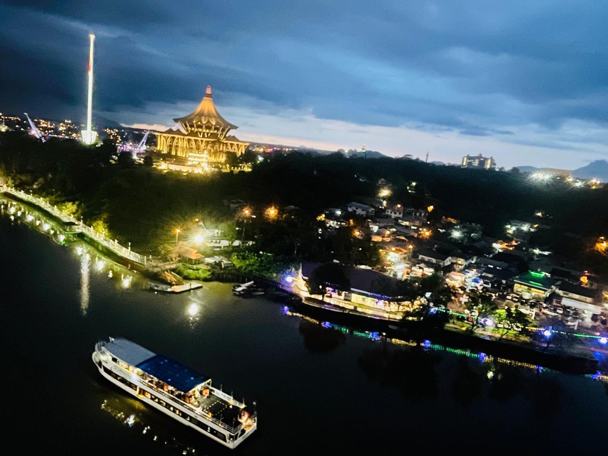 Kuching City Center Riverbank Suites With Marvelous River View Εξωτερικό φωτογραφία